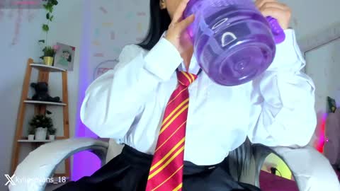 Snapshot of kylie_evans_18 chatting on 4, 2, 2025 Kylie online show from 4, 2, 2025