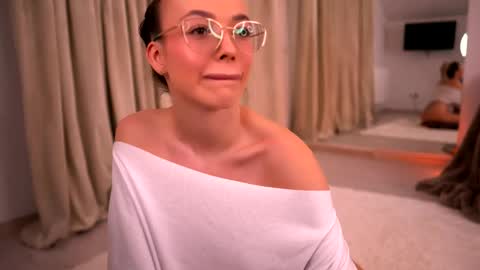 Snapshot of kyliejoyce chatting on 18, 5, 2026 Kylie online show from 18, 5, 2026