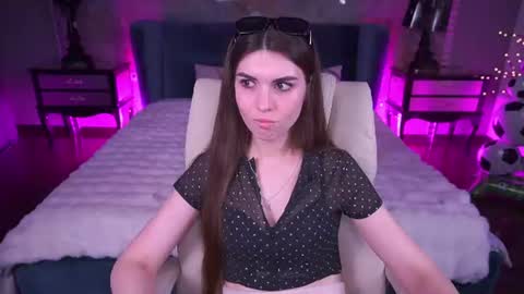 Nicole online show from 17, 7, 2026
