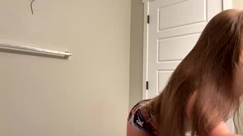 Snapshot of kyliemiley chatting on 28, 9, 2025 Kylie online show from 28, 9, 2025