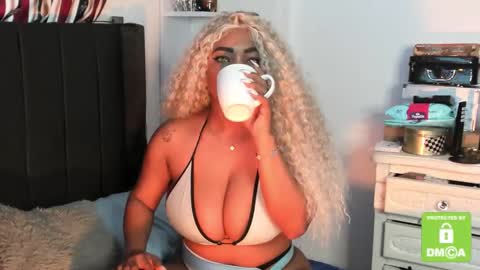 kylie white boobs online show from 25, 11, 2025