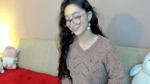 Snapshot of kymgiraldo8 chatting on 17, 12, 2024 Kym Giraldo online show from 17, 12, 2024