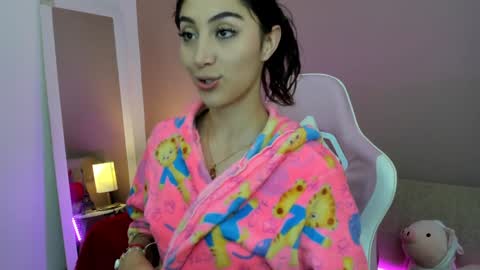 Snapshot of kymgiraldo8 chatting on 7, 1, 2025 Kym Giraldo online show from 7, 1, 2025