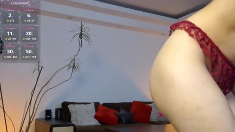Snapshot of l1ttle_kiki chatting on 7, 2, 2025 Viktoria White online show from 7, 2, 2025
