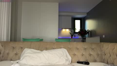 Julie online show from 27, 10, 2025