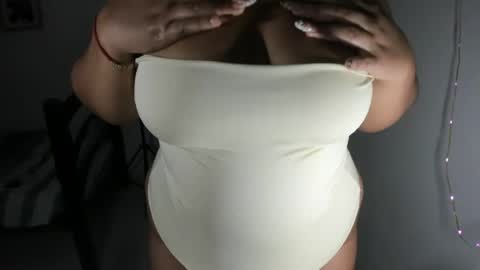 Snapshot of la_pequena_culona chatting on 23, 5, 2026 la_pequena_culona online show from 23, 5, 2026