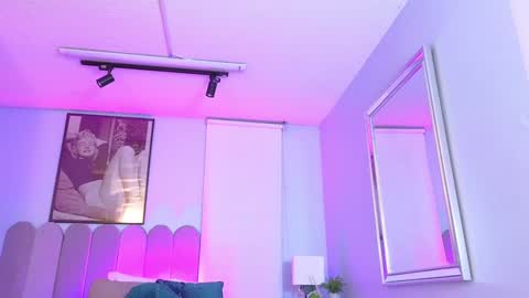 Cris  online show from 10, 1, 2025