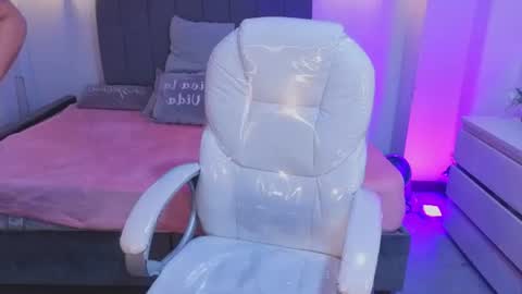 Snapshot of laara_croft chatting on 16, 7, 2026 L A R A online show from 16, 7, 2026