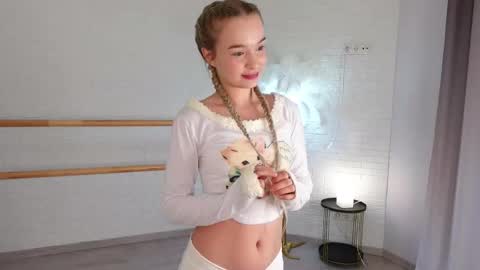 Snapshot of labubumia chatting on 25, 9, 2025 labubumia online show from 25, 9, 2025