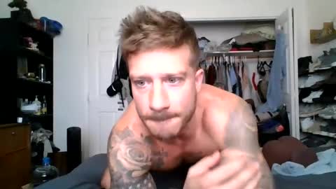 Snapshot of lacrioxcum18 chatting on 1, 10, 2025 lacrioxcum18 online show from 1, 10, 2025