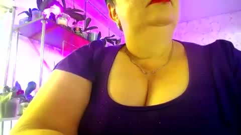 Snapshot of lady_gloria chatting on 4, 7, 2026 Lady Gloria online show from 4, 7, 2026