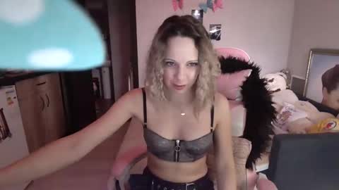 lady_smile69 online show from 15, 12, 2024