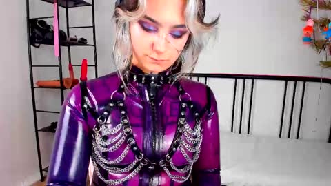 Mia online show from 10, 2, 2025