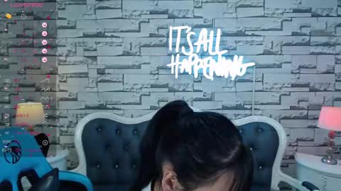 Snapshot of lady_violet_bridgerton_a chatting on 6, 12, 2024 Lady Violet Bridgerton online show from 6, 12, 2024