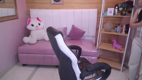 Snapshot of lady_violet_bridgerton_a chatting on 6, 2, 2025 Lady Violet Bridgerton online show from 6, 2, 2025
