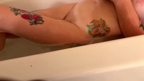 ladyandthatrampp online show from 1, 12, 2025