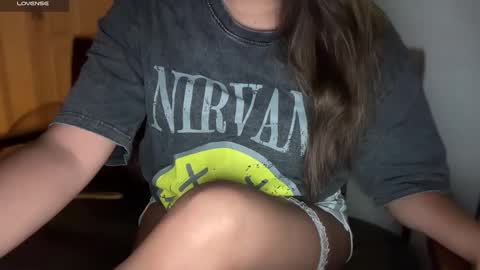 Snapshot of ladybird21 chatting on 3, 12, 2025 Aria online show from 3, 12, 2025