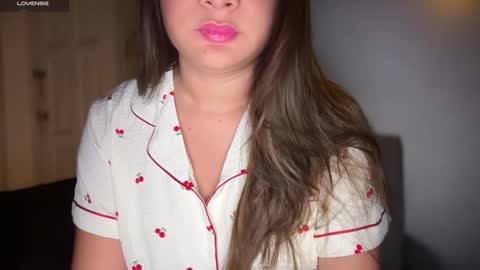 Snapshot of ladybird21 chatting on 21, 12, 2025 Aria online show from 21, 12, 2025