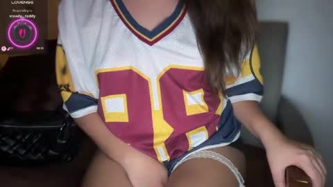 Snapshot of ladybird21 chatting on 28, 3, 2026 Aria online show from 28, 3, 2026