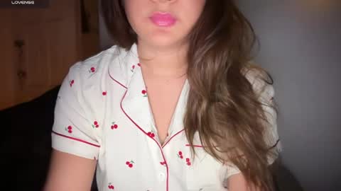 Snapshot of ladybird21 chatting on 15, 4, 2026 Aria online show from 15, 4, 2026