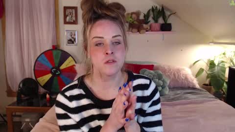 ladyboyhomemaker online show from 14, 2, 2025