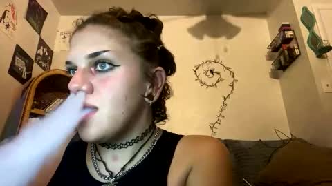 ladybug666999 online show from 13, 11, 2025