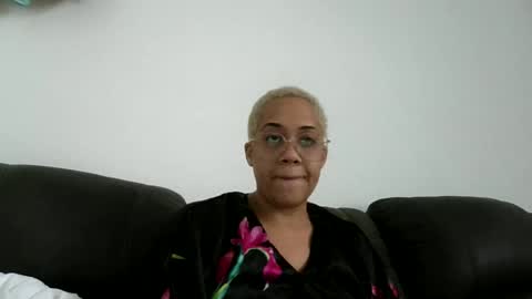 Snapshot of ladycinnabon chatting on 25, 7, 2026 Stephanie online show from 25, 7, 2026