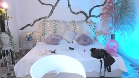 Lady  online show from 14, 10, 2025