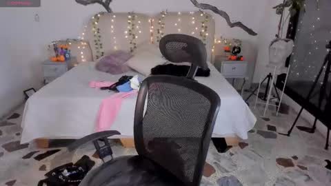 Lady  online show from 28, 10, 2025