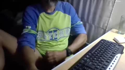Snapshot of lagenovadura chatting on 27, 4, 2026 La Genova esta Dura beard boy male dick mastubate latinosexy latinohot latino glasses mature strong stronglegs online show from 27, 4, 2026