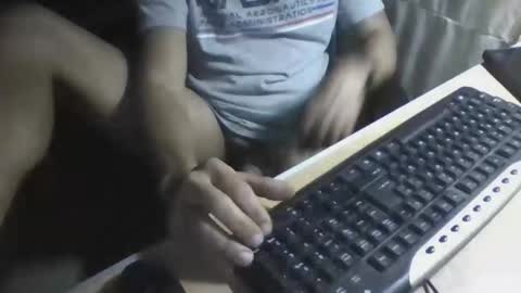 Snapshot of lagenovadura chatting on 23, 5, 2026 La Genova esta Dura beard boy male dick mastubate latinosexy latinohot latino glasses mature strong stronglegs online show from 23, 5, 2026