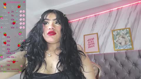 Snapshot of laia_angel_b chatting on 12, 1, 2025 Laia online show from 12, 1, 2025