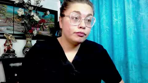 laia_hadid online show from 2, 2, 2026