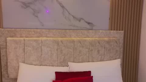 laiamilf online show from 29, 1, 2025