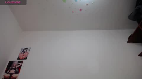 Leila Laly online show from 2, 3, 2025