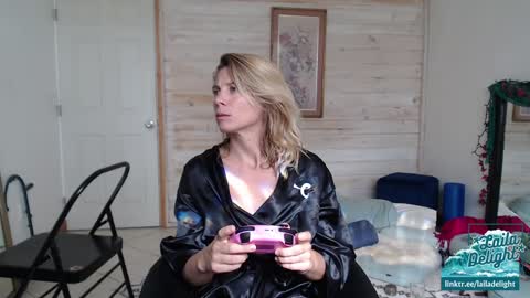 Snapshot of lailagetsnaked chatting on 8, 2, 2025 Laila Delight Goddess of Light online show from 8, 2, 2025