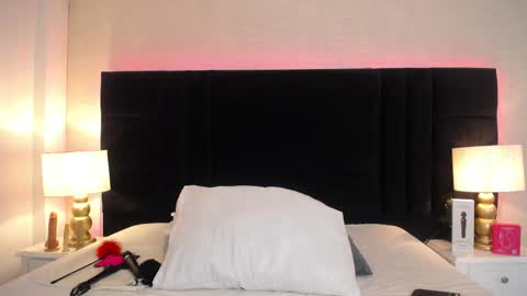 Laila Stilwills online show from 7, 4, 2026