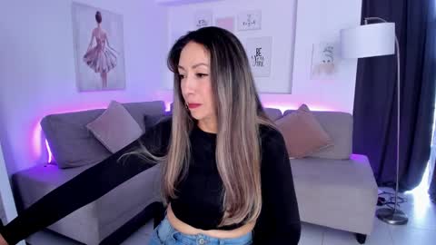 Snapshot of laly_dolce chatting on 8, 9, 2025 laly_dolce online show from 8, 9, 2025