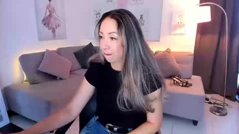 Snapshot of laly_dolce chatting on 11, 9, 2025 laly_dolce online show from 11, 9, 2025