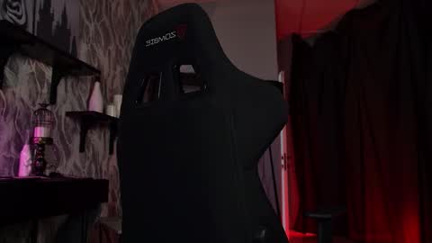 just call me Lana  and her security online show from 29, 11, 2025