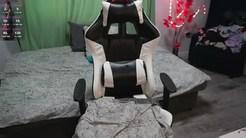 Snapshot of lana_del_kay chatting on 5, 12, 2024 Kay online show from 5, 12, 2024