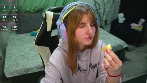 Snapshot of lana_del_kay chatting on 5, 3, 2025 Kay online show from 5, 3, 2025