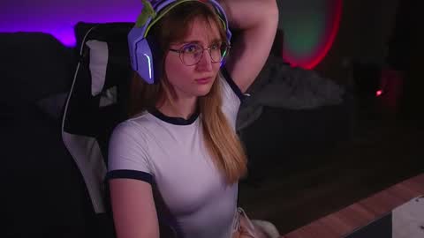 Snapshot of lana_del_kay chatting on 28, 9, 2025 Kay online show from 28, 9, 2025