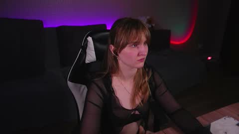 Snapshot of lana_del_kay chatting on 23, 10, 2025 Kay online show from 23, 10, 2025