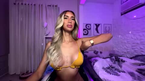 Snapshot of lanadel_hilton chatting on 4, 5, 2026 Lana online show from 4, 5, 2026