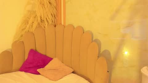 Snapshot of lanarioss chatting on 7, 10, 2025 lana online show from 7, 10, 2025