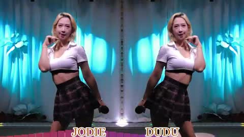 Snapshot of lankwaifong_cindy chatting on 2, 6, 2026 lankwaifong_cindy online show from 2, 6, 2026