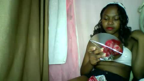 Snapshot of lara_belle chatting on 7, 5, 2026 lara_belle online show from 7, 5, 2026