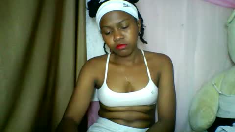 Snapshot of lara_belle chatting on 12, 5, 2026 lara_belle online show from 12, 5, 2026