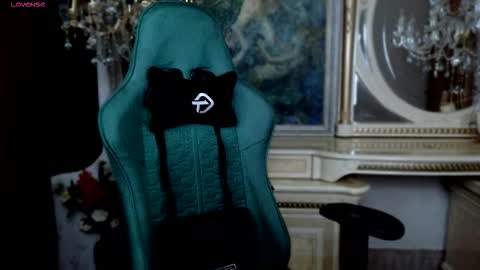 lara_benson_ online show from 25, 11, 2025